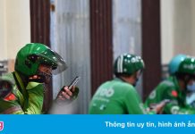 Xe ôm công nghệ ở Hà Nội mòn mỏi chờ được chạy lại