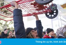 Khó khăn tiền bạc chưa từng có vào Black Friday