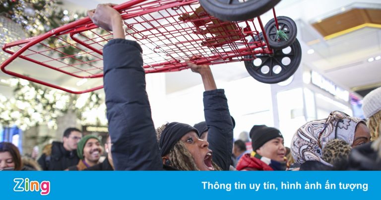 Khó khăn tiền bạc chưa từng có vào Black Friday