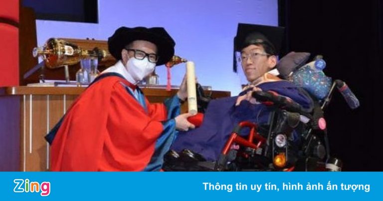 Chàng trai khuyết tật tốt nghiệp thủ khoa đại học hàng đầu châu Á