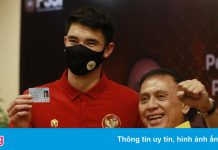 Cầu thủ cao 1,97 m hoàn tất thủ tục nhập tịch Indonesia