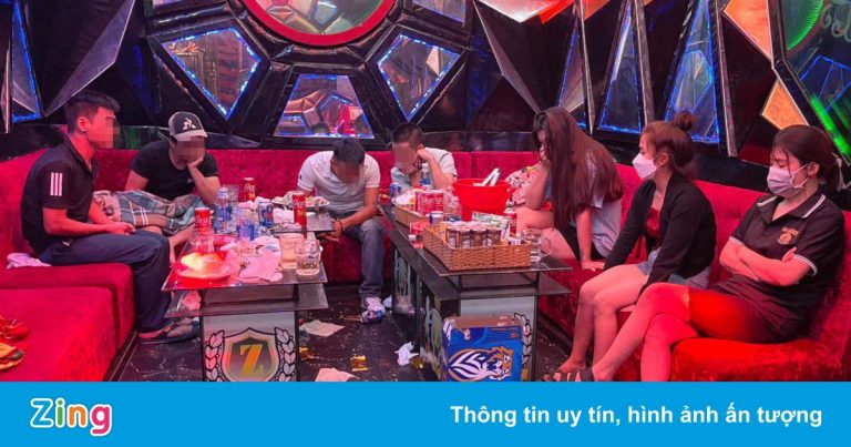 13 nam, nữ phê ma túy trong quán karaoke