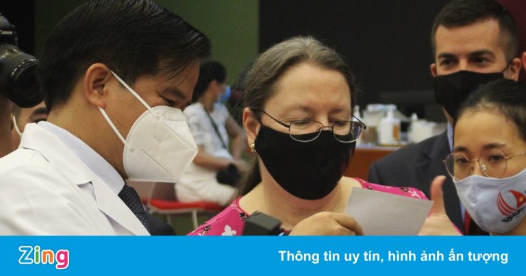 Mỹ tặng máy giải trình tự gene cho Bệnh viện Bạch Mai Mỹ tặng máy giải trình tự gene cho Bệnh viện Bạch Mai