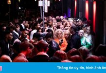 Thẻ xanh y tế tái xuất ở nước EU đầu tiên trở lại cuộc sống trước dịch