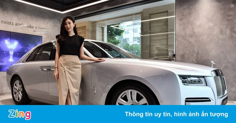 Bên trong Rolls-Royce Ghost 2021 – xe siêu sang giá từ 30 tỷ đồng