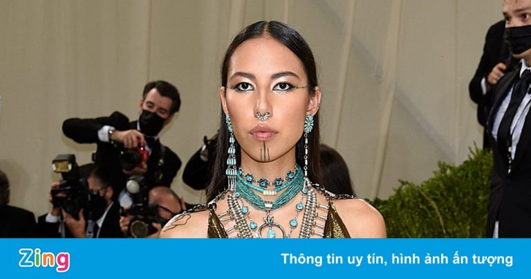 Nữ người mẫu lạc lõng tại sự kiện thời trang lớn nhất thế giới