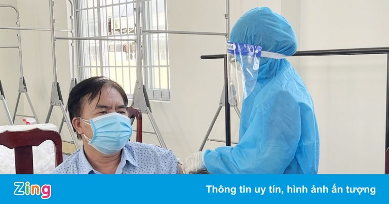 Tỷ lệ tiêm vaccine mũi 2 ở miền Tây còn thấp