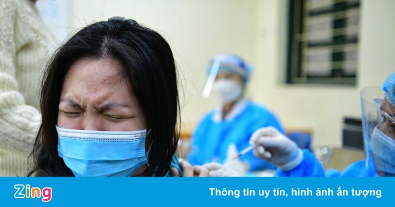 Những học sinh đầu tiên ở Hà Nội được tiêm vaccine ngừa Covid-19