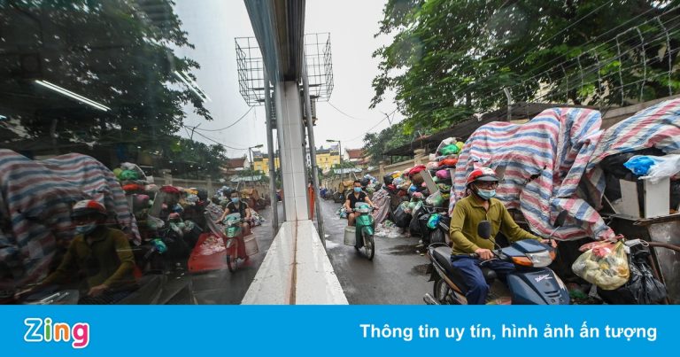 Quán cà phê đóng cửa 3 ngày vì rác thải tràn ngập đường phố Hà Nội Quán cà phê đóng cửa 3 ngày vì rác thải tràn ngập đường phố Hà Nội