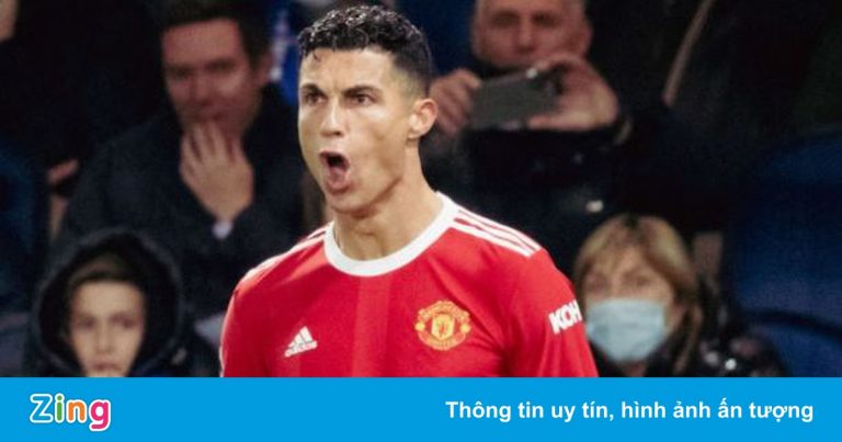 Ronaldo lập cú đúp cứu MU khỏi trận thua