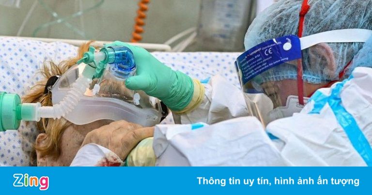 Tâm dịch mới sẽ có thêm 500.000 người chết vì Covid-19 đầu năm 2022