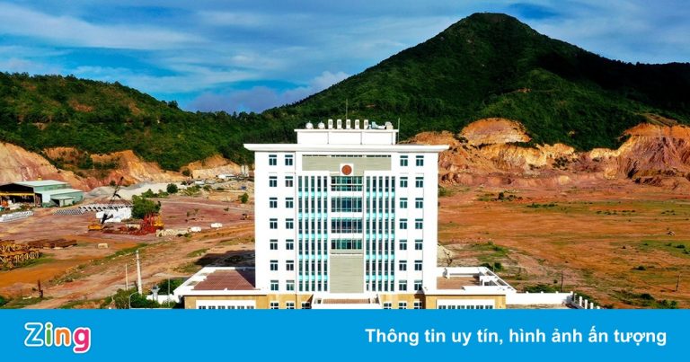 Trụ sở 100 tỷ của Cục Thuế Bình Định bỏ hoang sau 2 năm hoàn thành