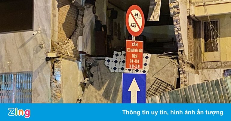 Sập nhà ở TP.HCM, 3 người bị mắc kẹt