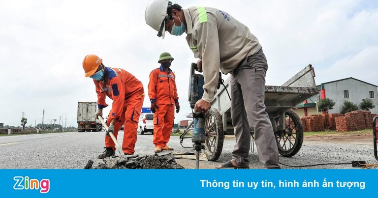 Quốc lộ nghìn tỷ chi chít ‘ổ voi, ổ gà’