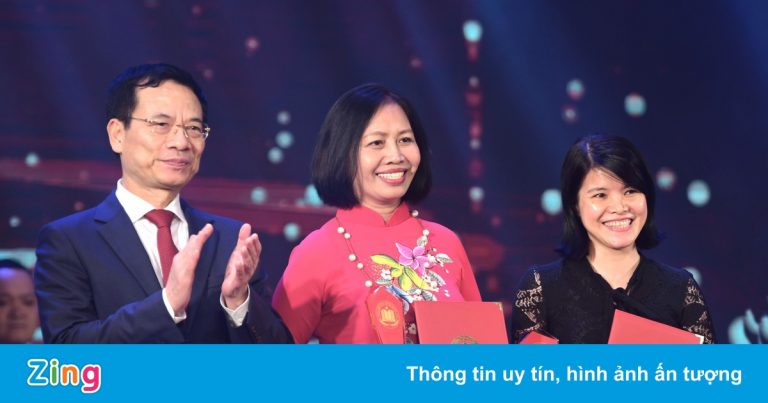 Nhiều tác giả bất ngờ khi được tôn vinh Nhiều tác giả bất ngờ khi được tôn vinh