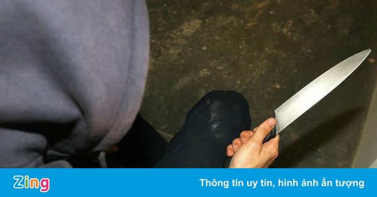 Mâu thuẫn trong tiệc nhậu, cậu ném dao trúng cổ cháu