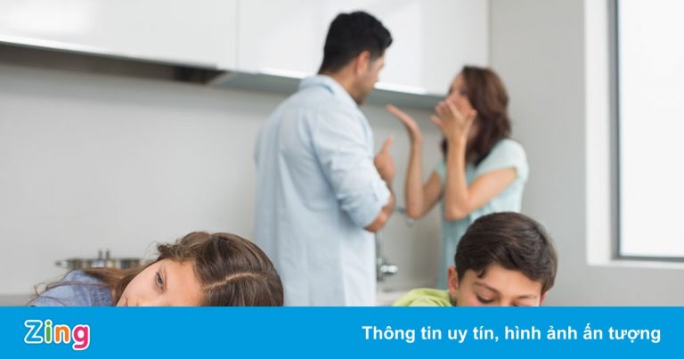 Vì sao người lớn không nên cãi nhau trước mặt trẻ?