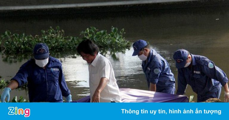 Thi thể nam giới nổi trên kênh ở TP.HCM