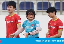 Công Phượng và Hoàng Đức tập riêng cùng bác sĩ tuyển Việt Nam