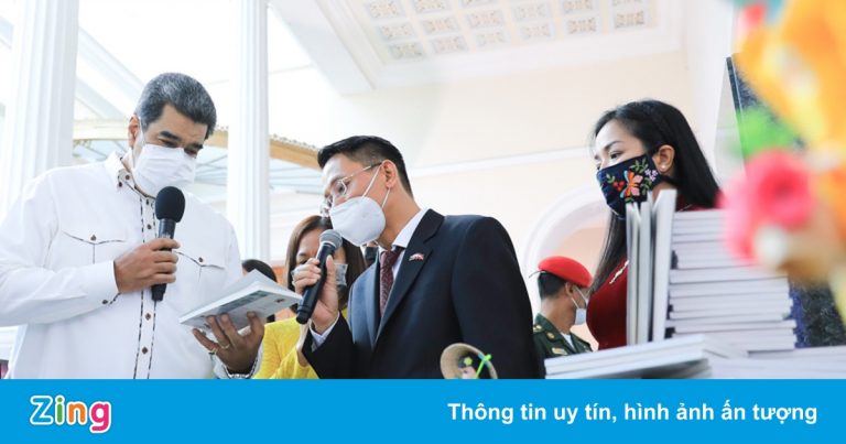 Nhà thơ Nguyễn Quang Thiều: ‘Sách chứa đựng vẻ đẹp của văn hóa’