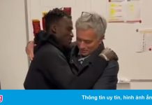 Mourinho mua giày cho sao trẻ lập cú đúp tại Serie A
