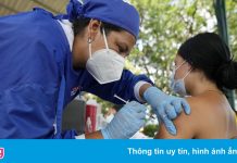 Người Venezuela kéo sang Colombia để tiêm vaccine Covid-19 miễn phí