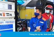 ‘Hạ nhiệt’ giá xăng trong nước thế nào?