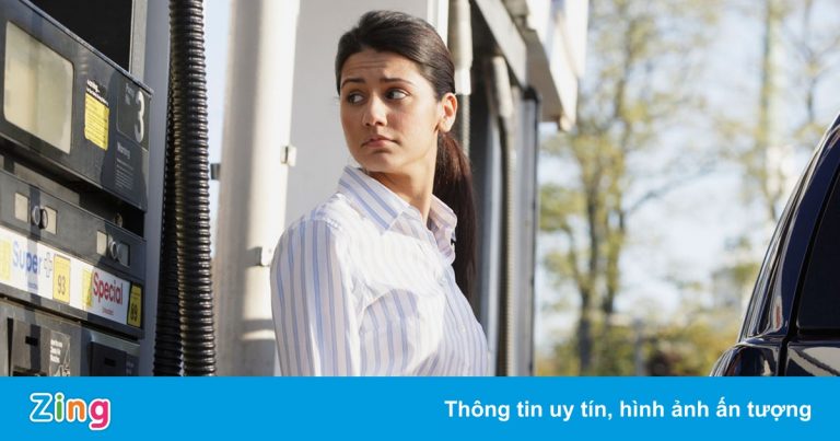 Cuộc sống đảo lộn của người Mỹ vì giá xăng cao kỷ lục