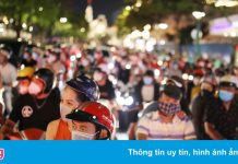 Trung tâm TP.HCM ùn tắc trong đêm