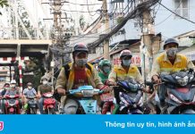 Triều cường đạt đỉnh, nhiều nơi ở TP.HCM ngập sâu