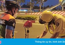 Chạy xe đạp vượt đèn đỏ ở TP.HCM, nhiều người bị phạt