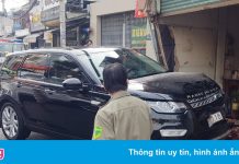 Xe sang tông sập tường nhà dân ở TP.HCM, một người chết