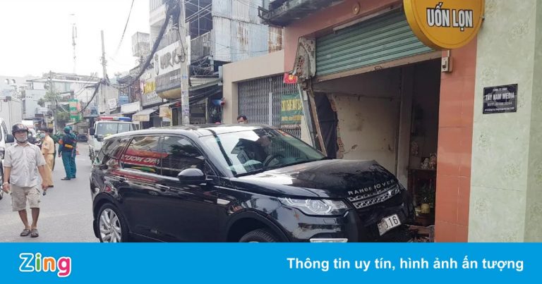 Ai chịu trách nhiệm trong vụ Range Rover tông sập nhà dân ở TP.HCM?