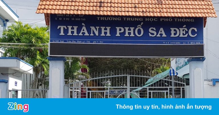 Thầy giáo ở Đồng Tháp để lộ ảnh nhạy cảm trong giờ dạy trực tuyến