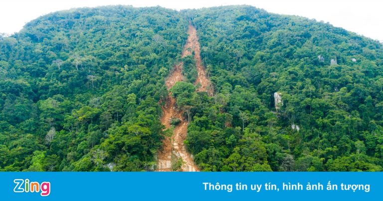 Khắc phục hiện trường sạt đất trên đỉnh núi Bà Đen