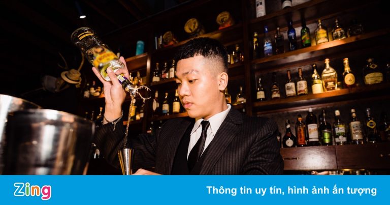 Bartender ở TP.HCM: ‘Vừa mở một ngày, lại tiếp tục đóng cửa’