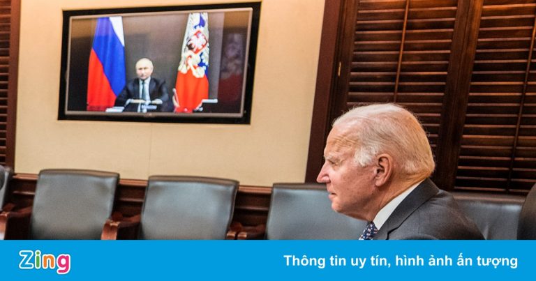 Ông Biden cảnh báo trừng phạt kinh tế nếu Nga tấn công Ukraine Ông Biden cảnh báo trừng phạt kinh tế nếu Nga tấn công Ukraine