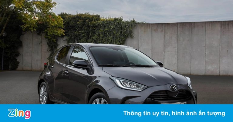 Mazda2 hatchback bản hybrid có thiết kế giống Toyota Yaris