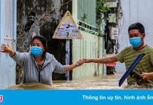 Nước lũ dâng ngập giường ngủ người dân Nha Trang