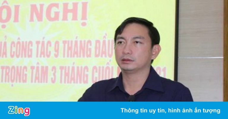 Đề nghị kỷ luật ông Lê Hùng Sơn vì quan hệ bất chính với cấp dưới Đề nghị kỷ luật ông Lê Hùng Sơn vì quan hệ bất chính với cấp dưới