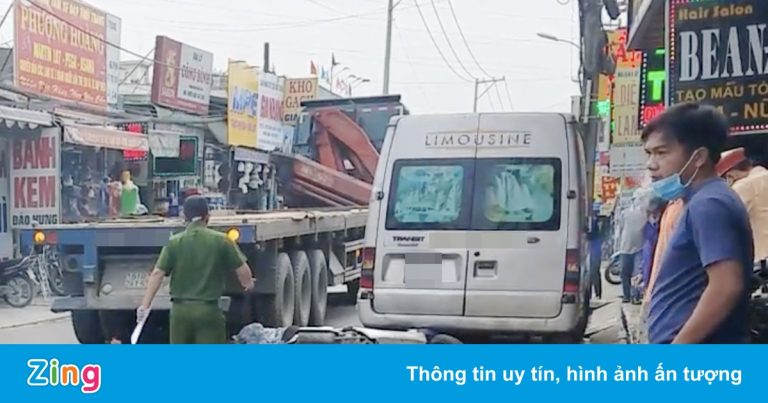 Xe cộ ùn tắc hơn 3 km sau tai nạn chết người ở TP.HCM