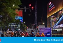 Rào chắn đường để thi công cầu vượt hình chữ C ở Hà Nội