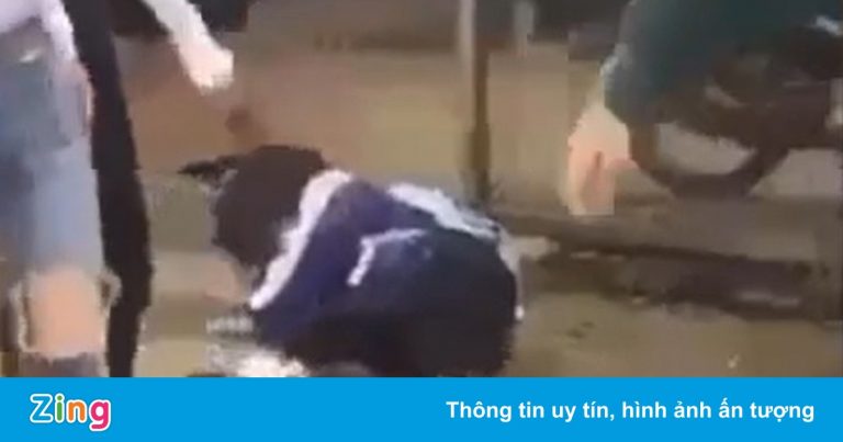 Tạm giữ 4 cô gái hành hung nữ sinh lớp 11