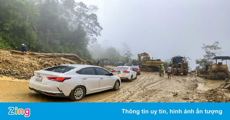 Đèo nối Nha Trang – Đà Lạt đã thông tuyến sau 2 ngày tắc hoàn toàn