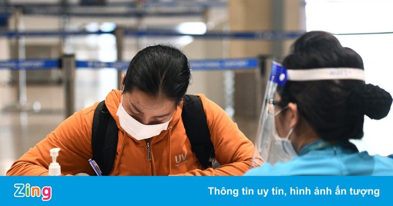 Nên bỏ yêu cầu xét nghiệm với người đi từ TP.HCM đến Hà Nội Nên bỏ yêu cầu xét nghiệm với người đi từ TP.HCM đến Hà Nội
