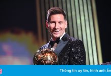 Messi được vinh danh bằng 7 bức tượng tại tháp Eiffel