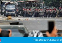 Xe quân sự Myanmar lao xe vào người biểu tình, 5 người thiệt mạng