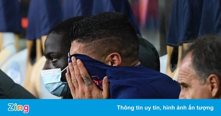 Suarez khóc sau khi bị chấn thương