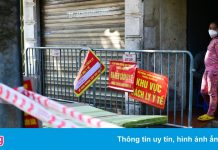 Rào chắn xuất hiện nhiều nơi ở Hà Nội khi số ca mắc Covid-19 tăng cao