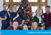 Nghị sĩ Mỹ bị lên án vì mừng Giáng sinh bằng ảnh súng đạn